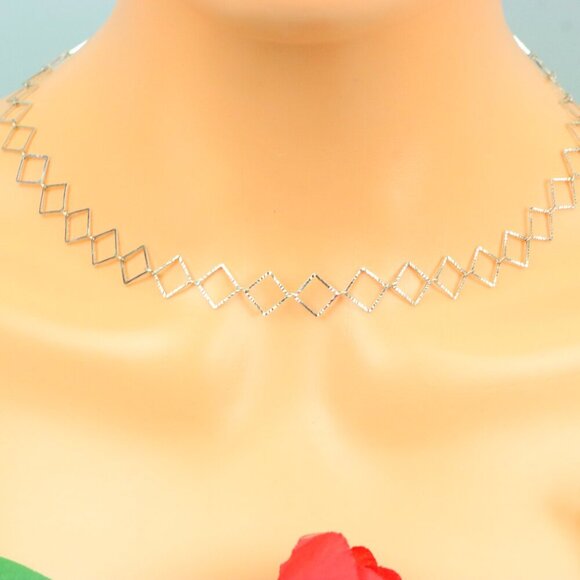 Delicate & Contemporary Necklace Chain, A Lovely Choice for Women, EVCH1702 - Picture 7 of 10